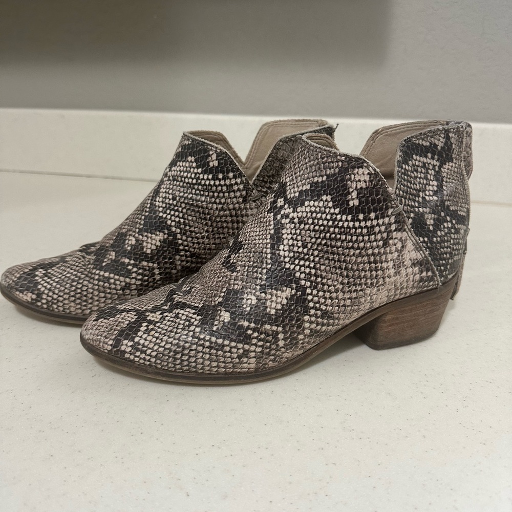 DOLCE VITA Booties